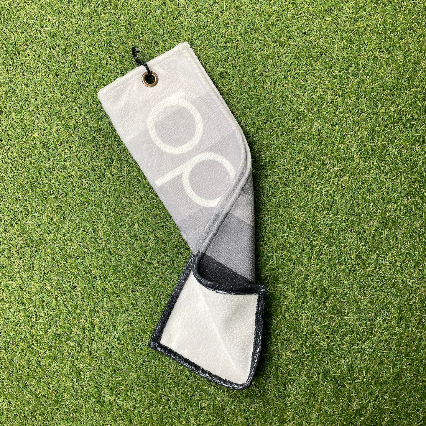 Golfhandtuch Frottee hergestellt in Deutschland greyscale
